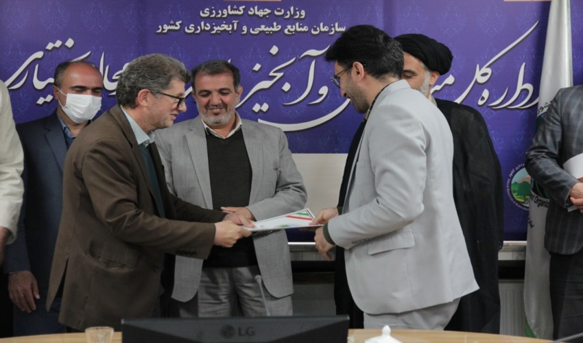 تقدیر از  مدیر روابط عمومی منابع طبیعی و آبخیزداری استان