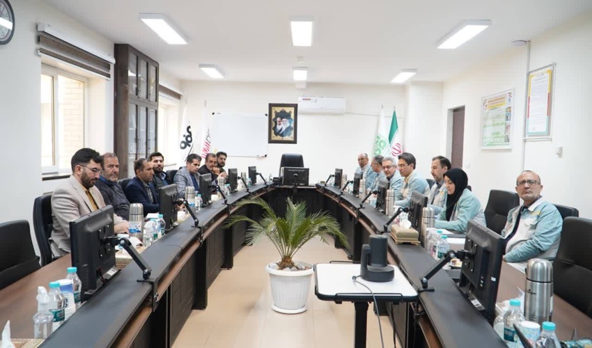 نشست مدیر کل منابع طبیعی، مدیر محیط زیست و مدیرعامل کارخانه فولاد سفیددشت