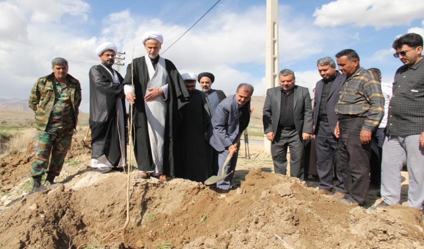 مراسم درختکاری روز طبیعت در شهرستان کیار + گزارش تصویری