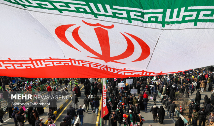 حضور حماسی در راهپیمایی 22 بهمن