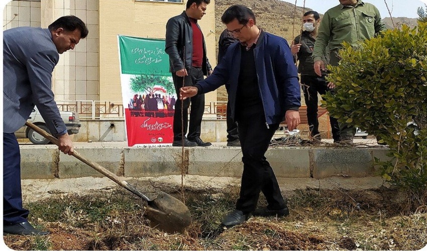 غرس نهال در دانشگاه پیام‌نور اردل