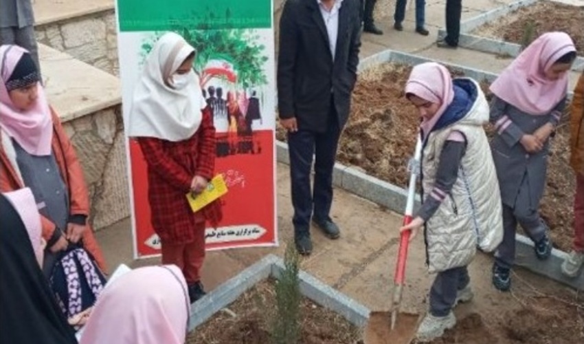 کاشت نهال به مناسبت هفته منابع طبیعی در شهرستان بن